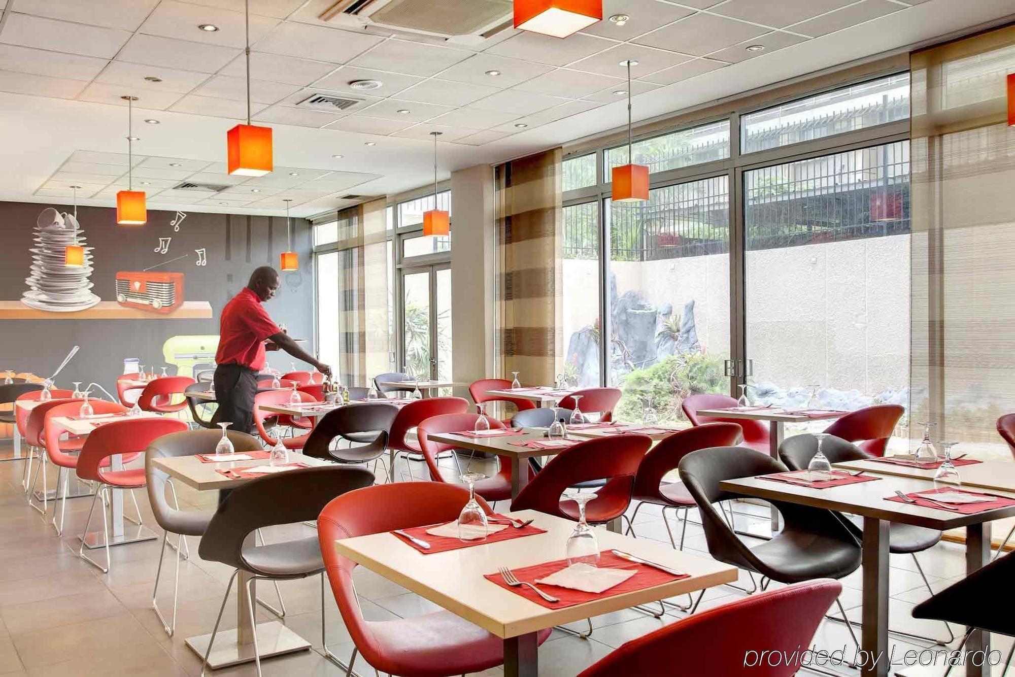 Ibis Styles Abidjan Plateau Hotell Restaurang bild