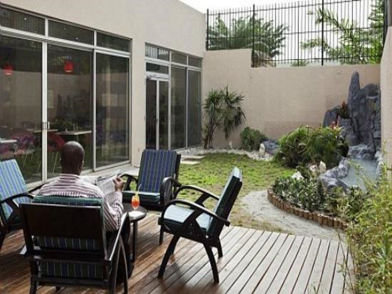 Ibis Styles Abidjan Plateau Hotell Exteriör bild
